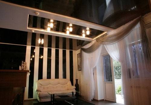 Глянцевые натяжные потолки — эффектный штрих любого интерьера и прием преображения пространства с фото