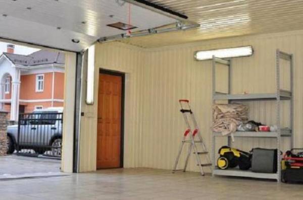 Делаем ремонт в гараже - чем обшить стены и потолок? с фото