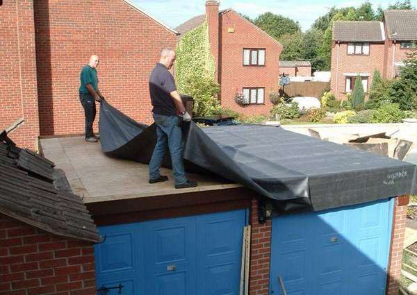 Течет крыша: чем покрыть крышу гаража от протекания с фото