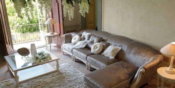 Гостиная: интерьер, оформление с угловым диваном, лучшие образцы в стиле прованс с фото