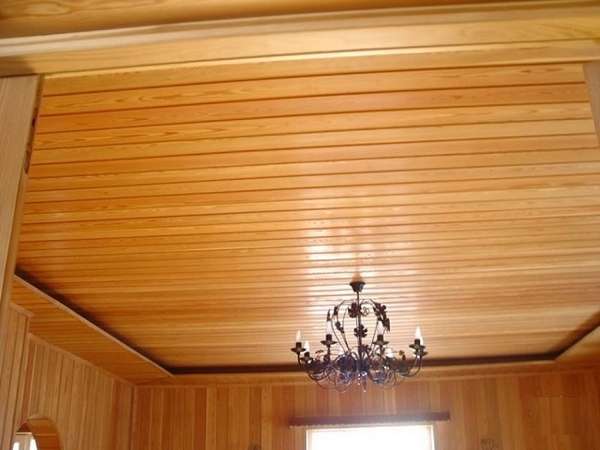 Как сделать потолок в деревянном доме с фото