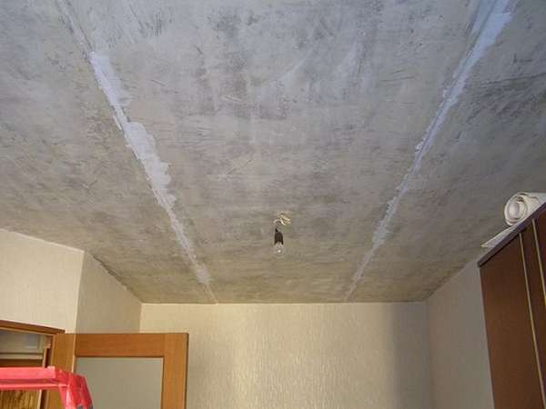 Как заделать швы между панелями на потолке - фото