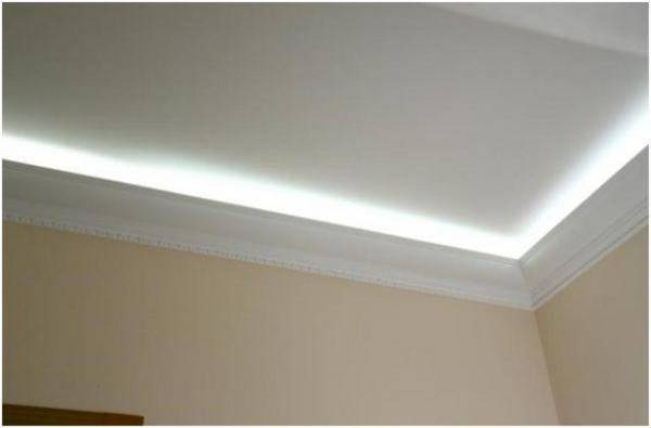 Необходимые комплектующие и монтаж закарнизной подсветки потолка - фото