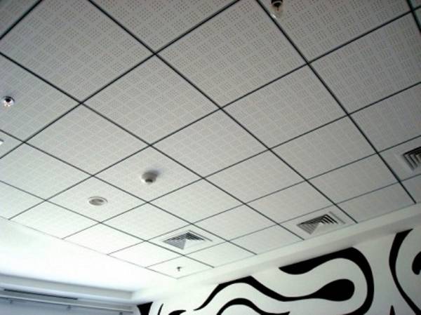Особенности и преимущества потолков из минерального волокна с фото