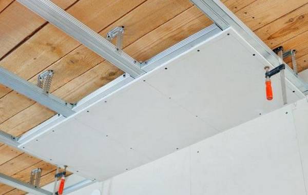 Особенности и схема монтажа гипсокартонных потолков на даче - фото