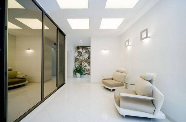Особенности конструкции и применения светового потолка - фото